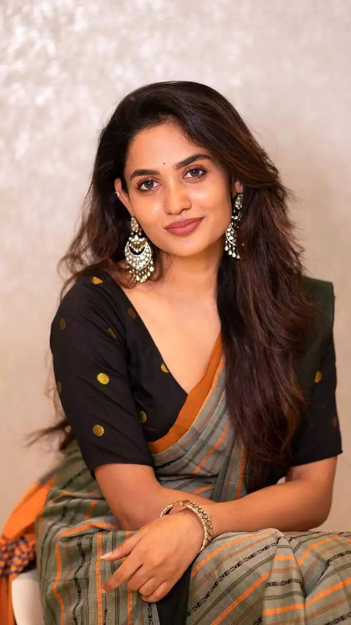 Teju Ashwini serves major ethnic vibes in saree