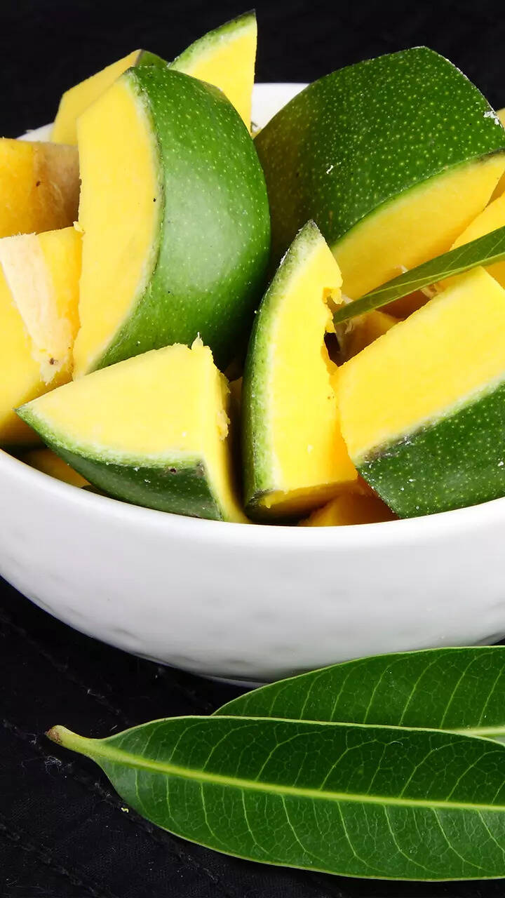Mango Res Raw Mango Slices Sliced Raw Mango Hi Res Stock Photography And Images