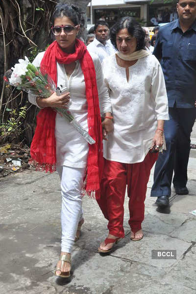 Kajol at funeral