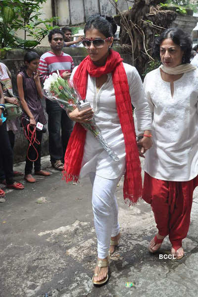 Kajol at funeral