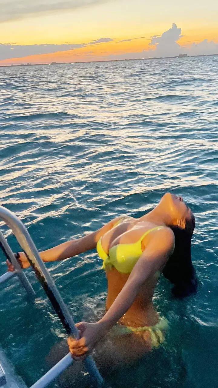 SETS THE INTERNET ABLAZE