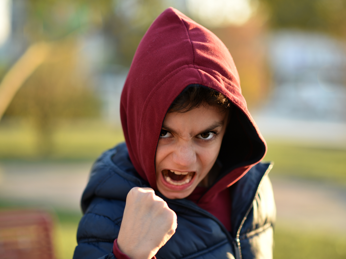 4 simple yet magical tricks to calm down an aggressive child