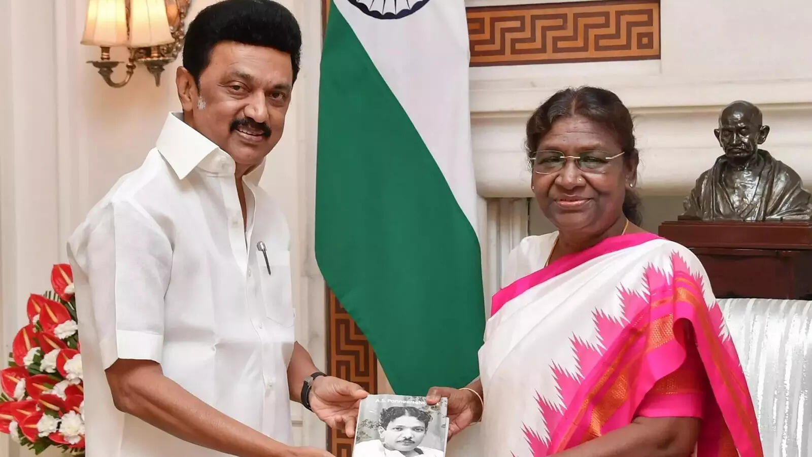 Tamil Nadu CM MK Stalin reaches Delhi to call on President Droupadi Murmu