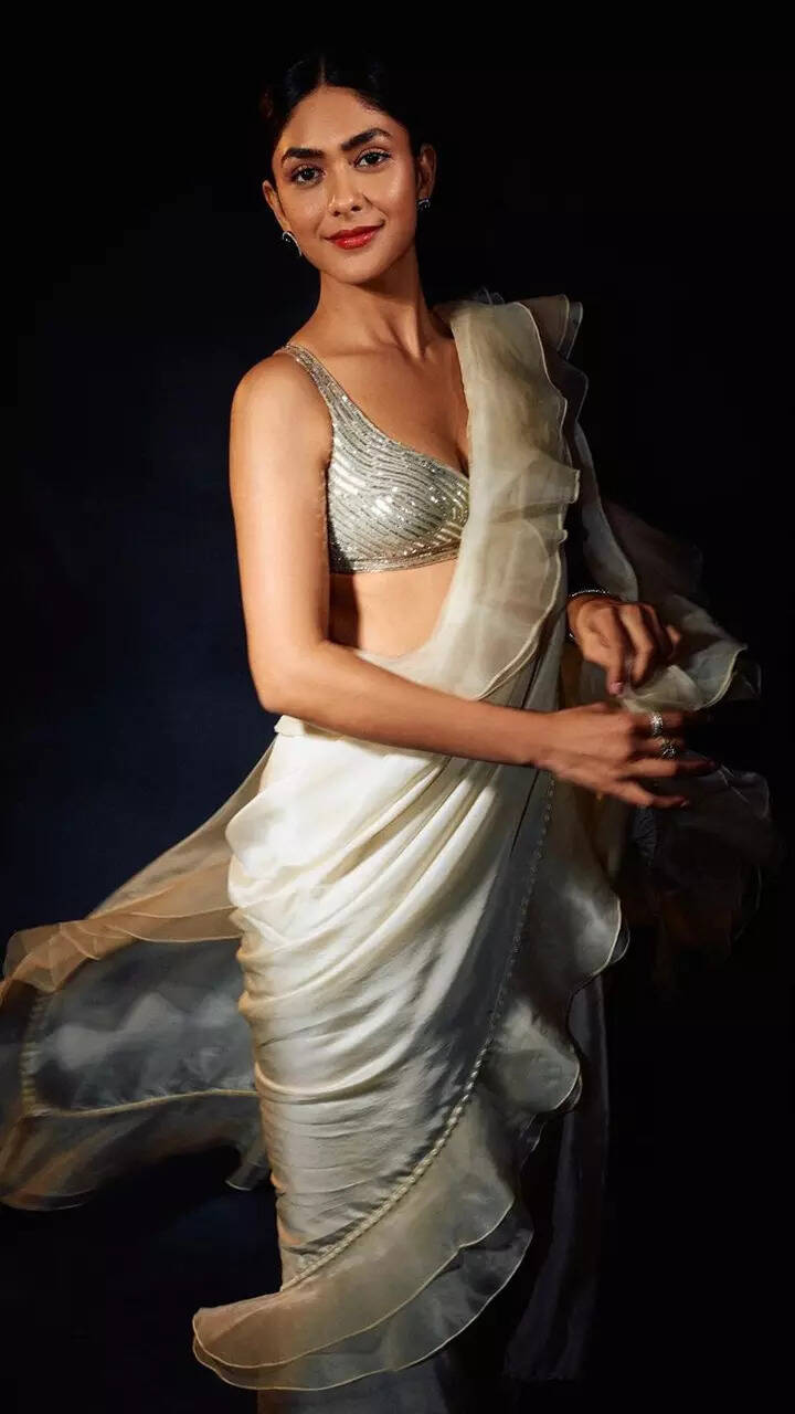 Mrunal Thakur doles out ethnic fashion inspiration in saree