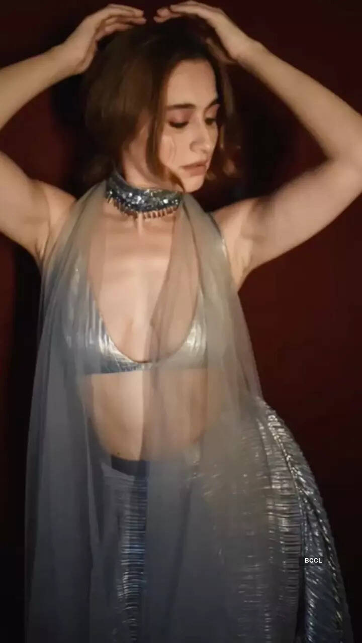 Sanjeeda Sheikh ups the glam quotient with her alluring pictures