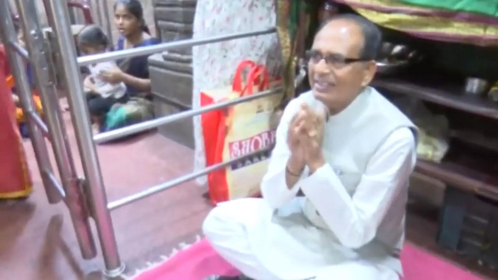 Madhya Pradesh CM Shivraj Singh Chouhan offers prayers at temple in ...