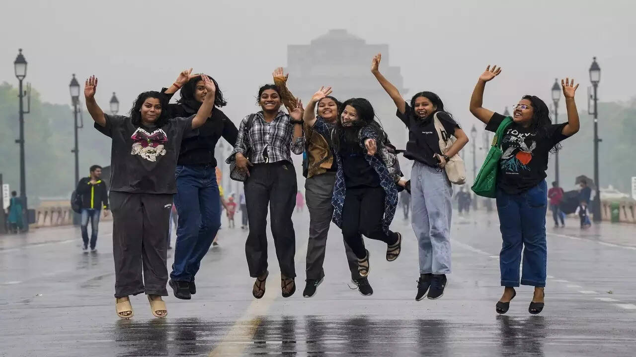 &lsquo;Monday blues gone&rsquo;, &lsquo;doesn't feel like May&rsquo;: Netizens ecstatic over untimely rain in Delhi, videos viral