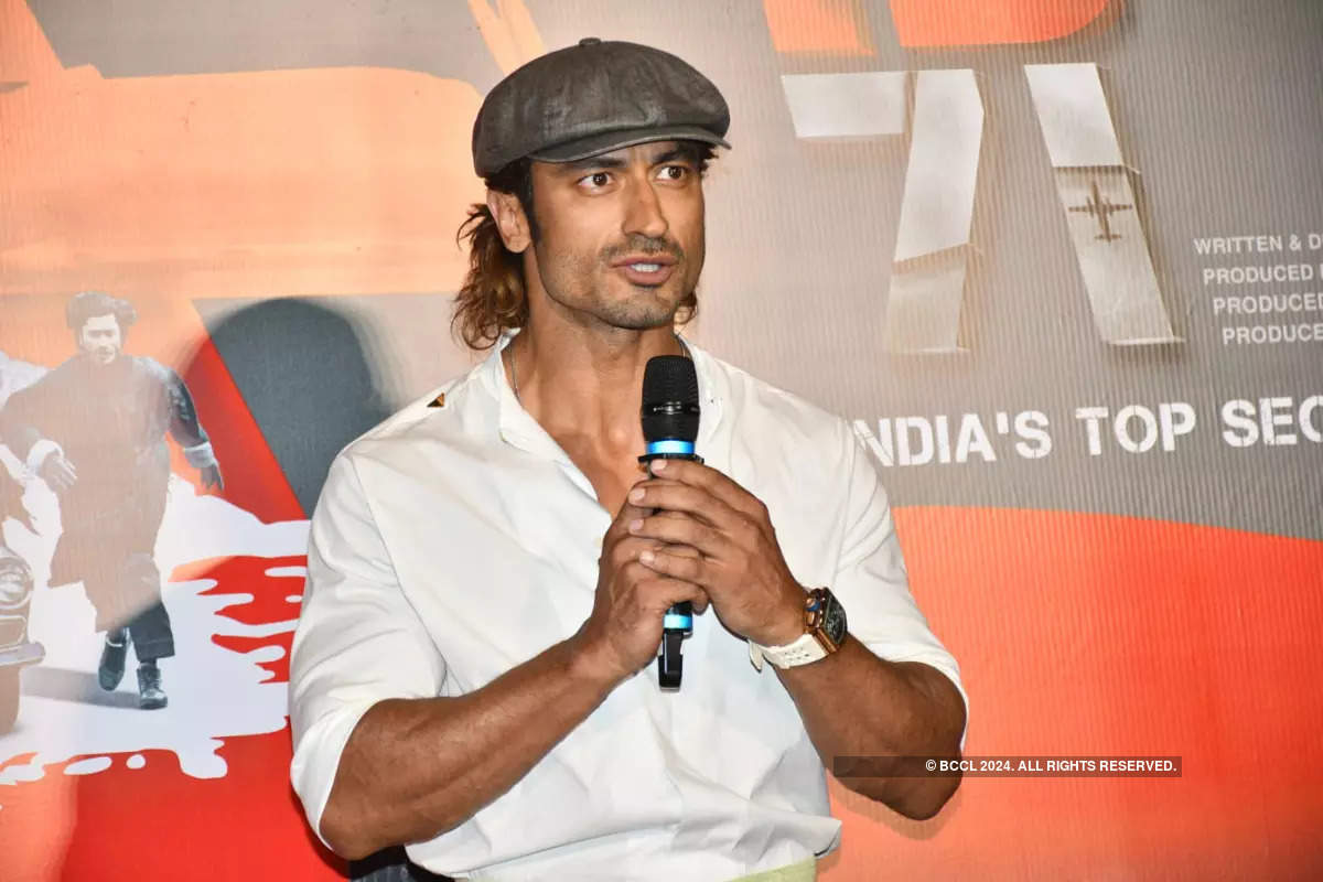 Vidyut Jammwal unveils the trailer of IB 71