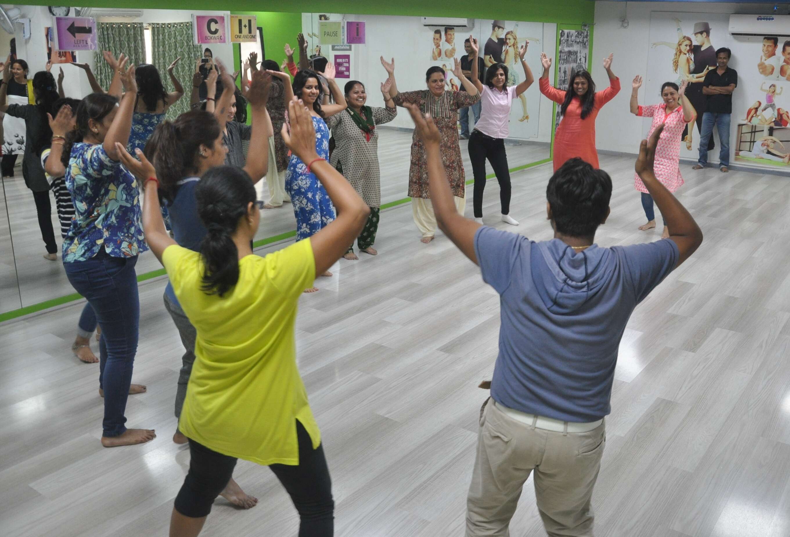 Barodians queue up at garba classes Vadodara News Times of India