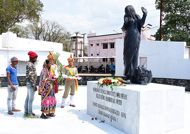केनोझार स्मारक लोगों को घातक अंधविश्वास के बारे में शिक्षित करने का एक प्रयास है