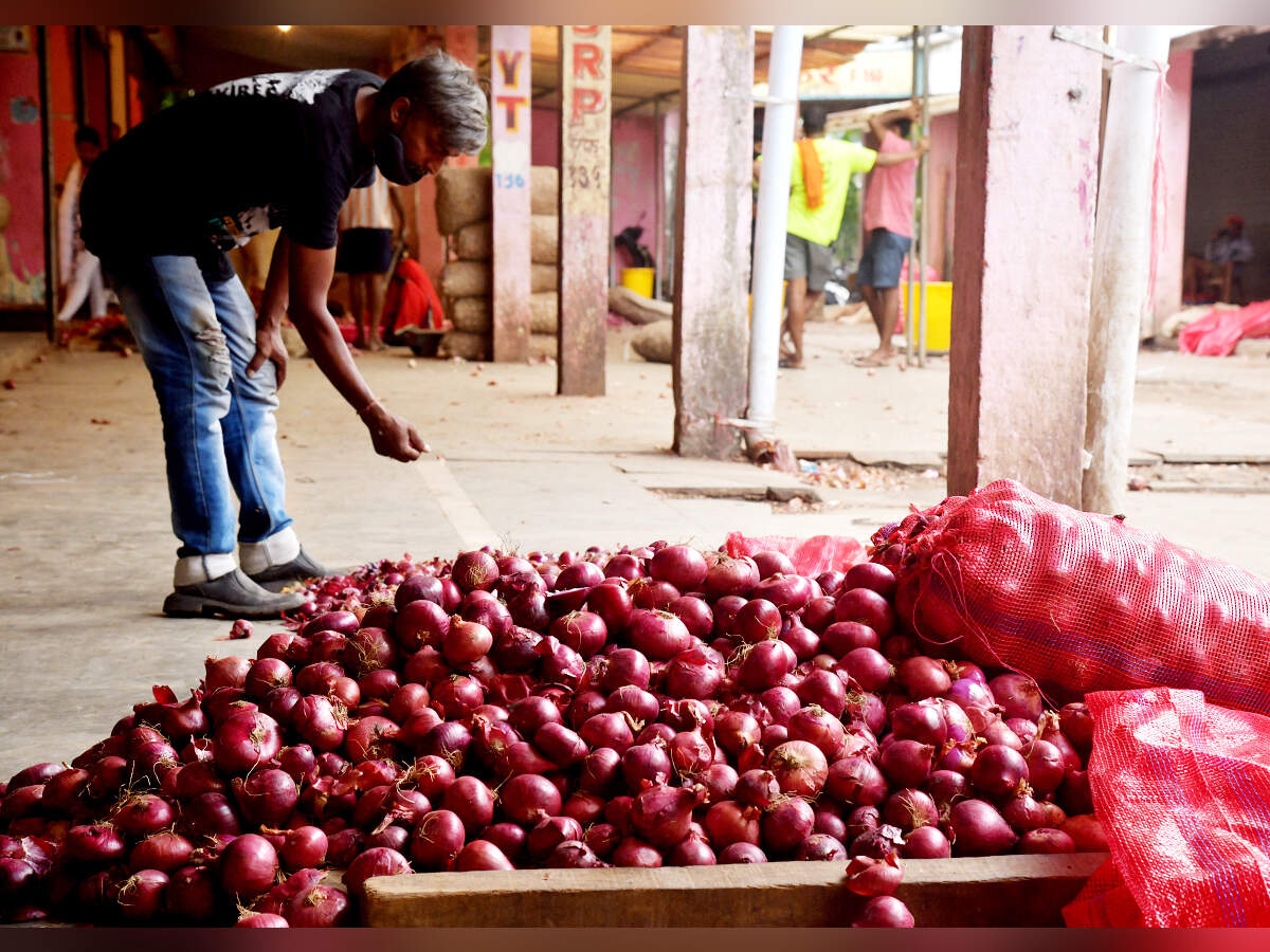 Onion Shortage Supply hit, traders get onions from Iran, Egypt