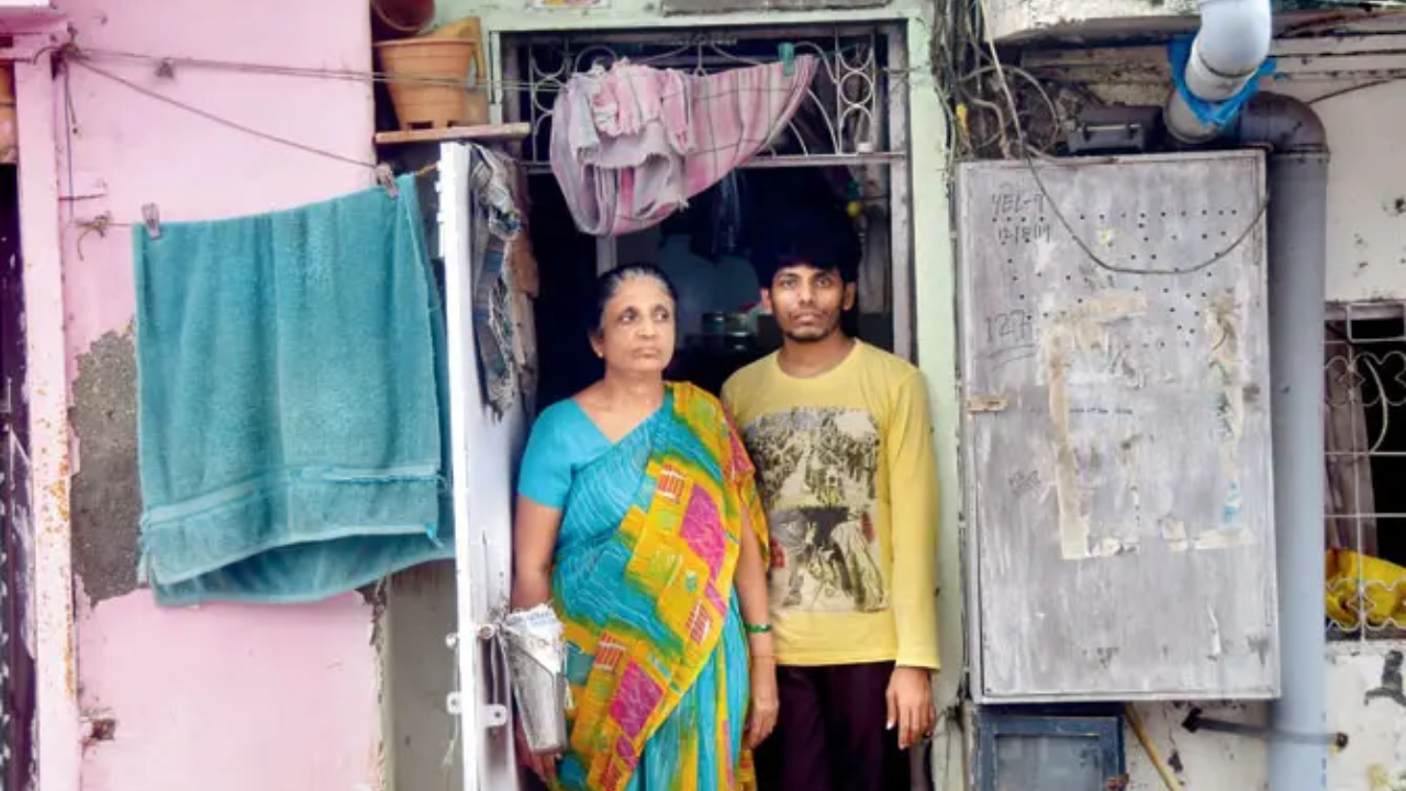 The family lived in a small room in a Kurla slum, and money was often short enough that food and education were both difficult to manage.