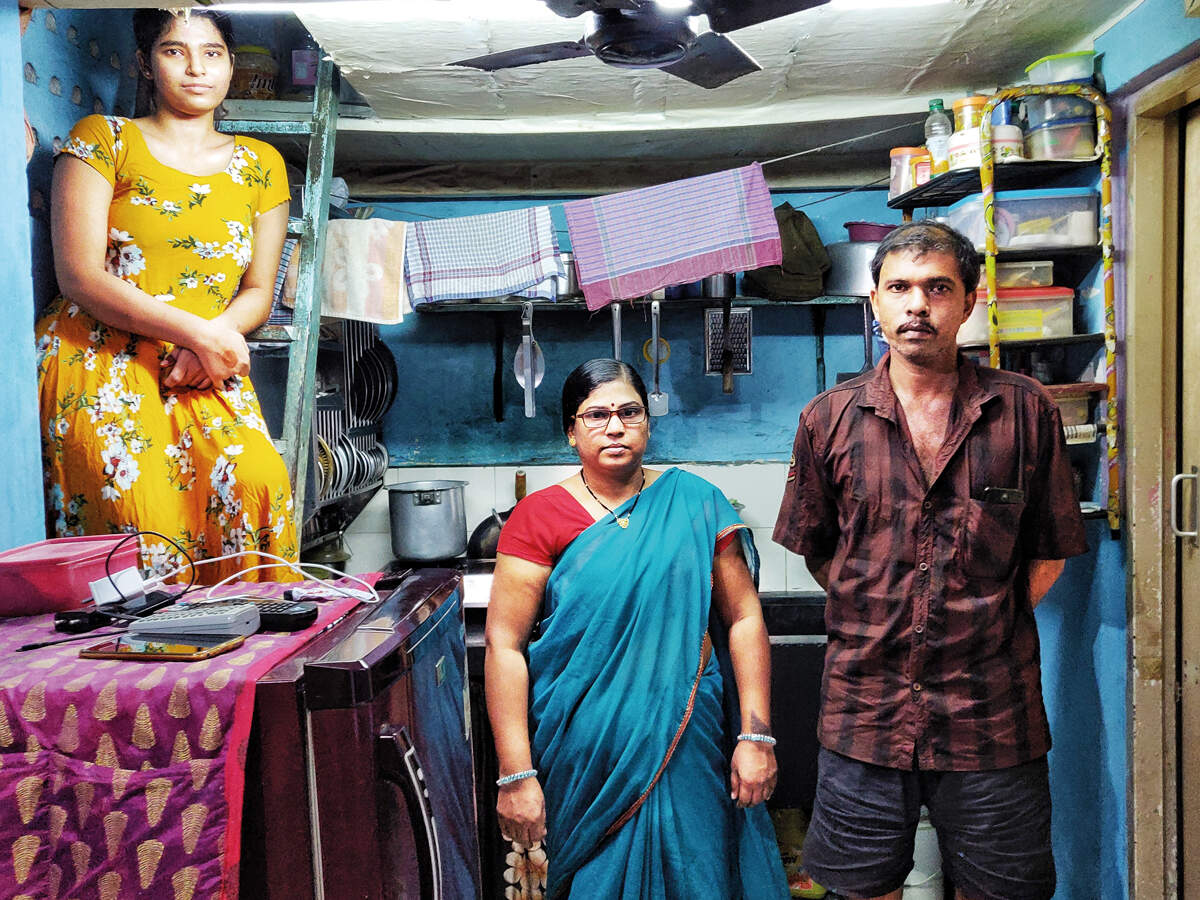 Help pours in for vegetable vendor Mirror photographer captured crying