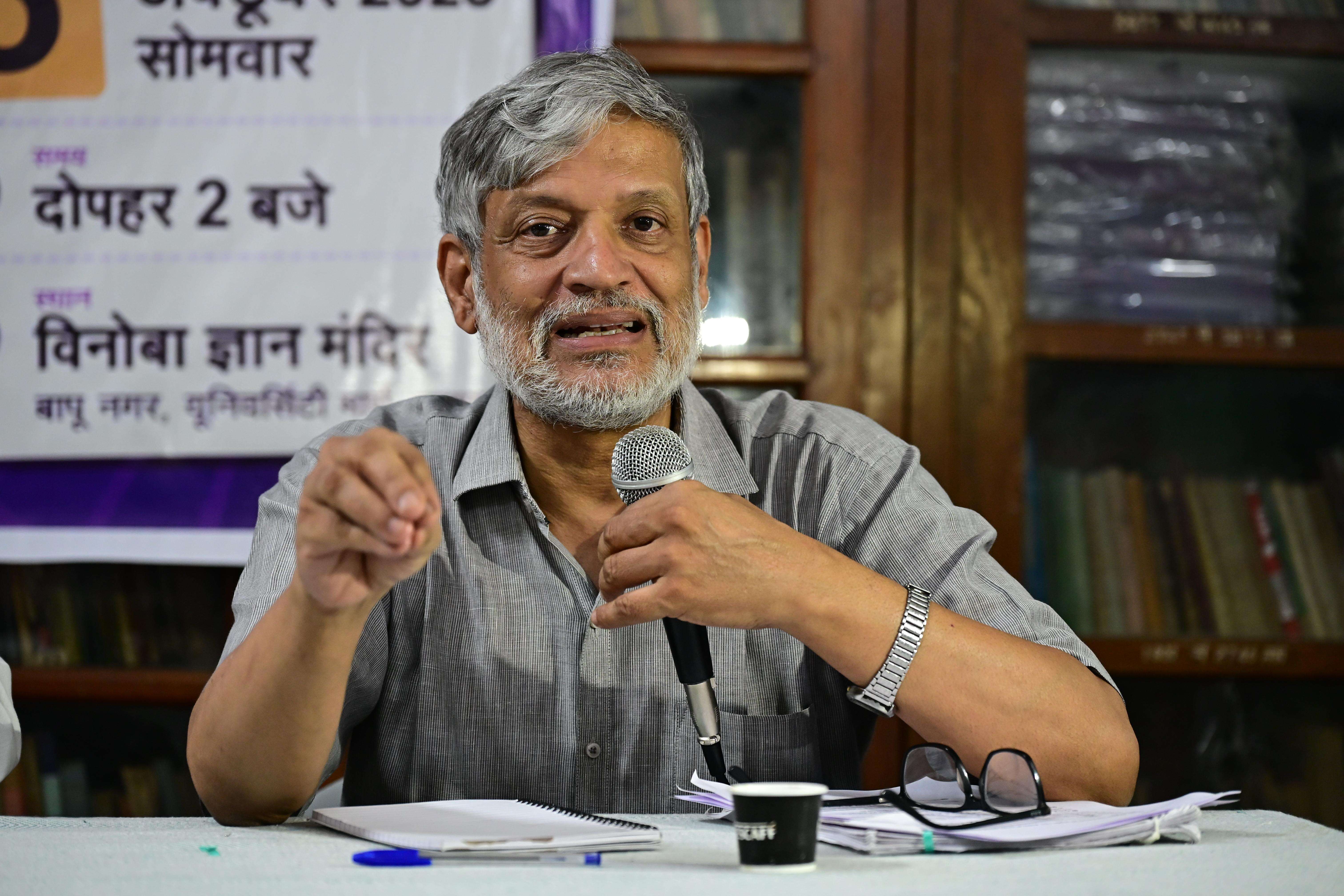 Nikhil Dey addresses on SIR at vinobha Gyan Mandir (3).JPG