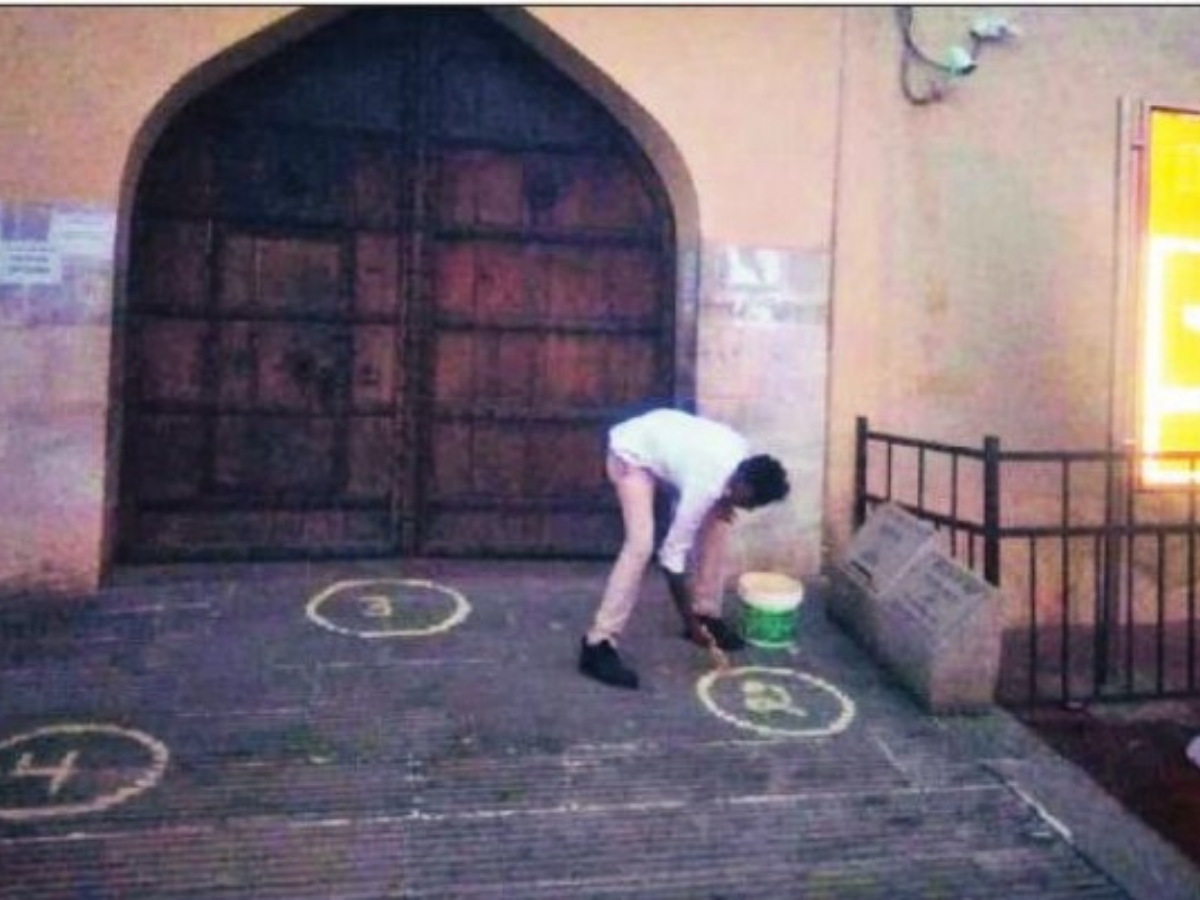 Preparations begin for tourists at Jantar Mantar.