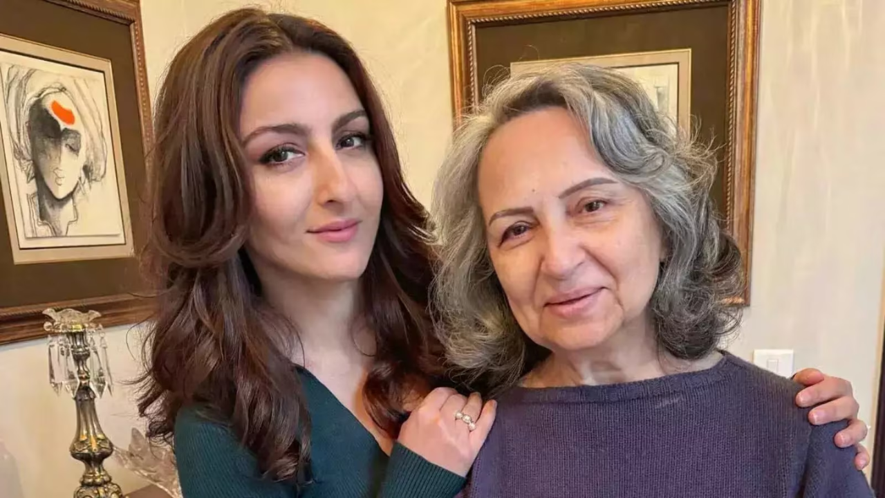 Soha Ali Khan shares a close, loving bond with her mother, veteran actress Sharmila Tagore.