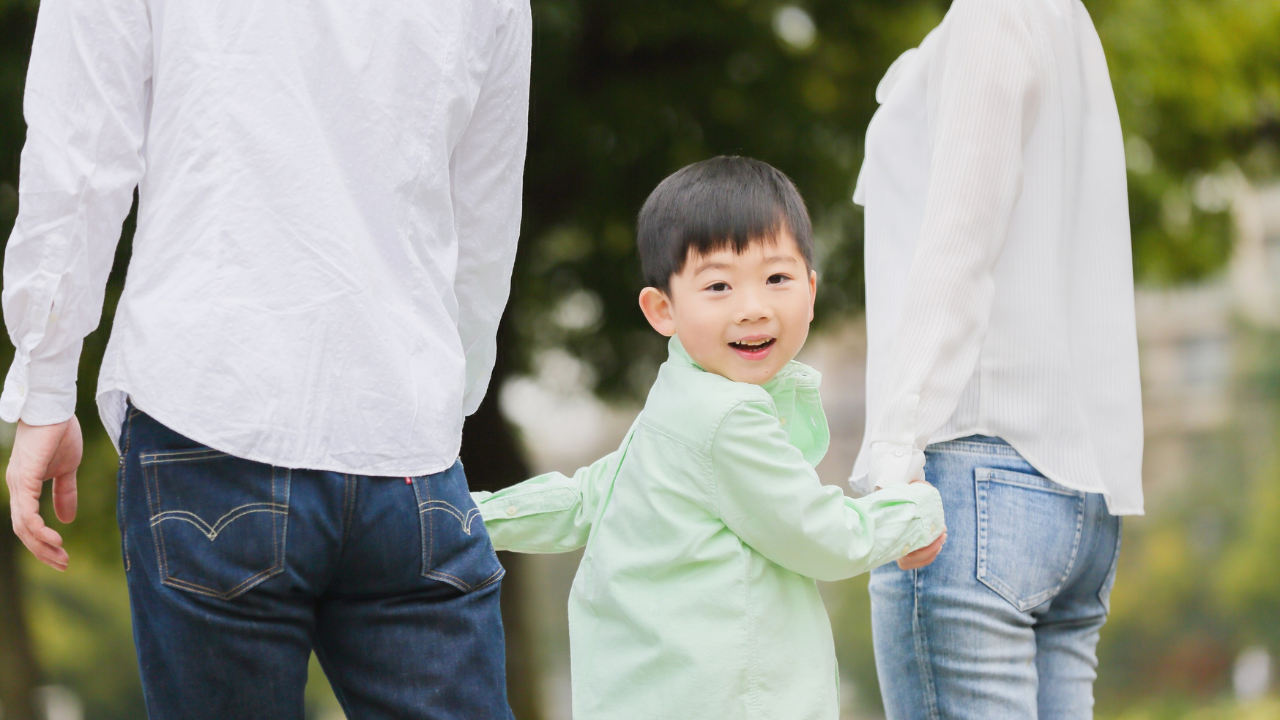 A simple childhood habit could reflect the child’s need for closeness and connection.<br>