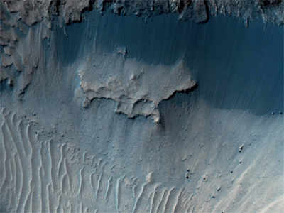 NASA probe spots possible source of sand on Mars
