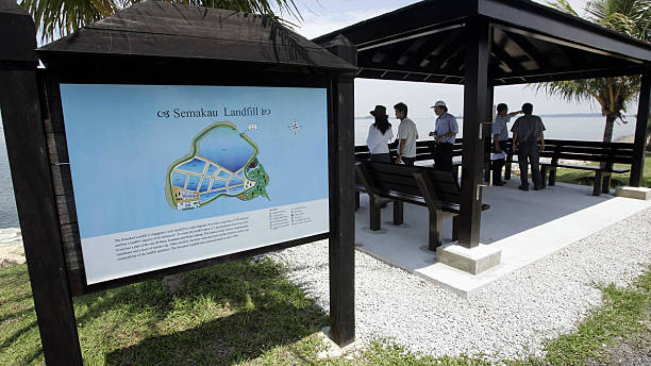 In 2005, the government transformed the landfill into a recreation site<br>