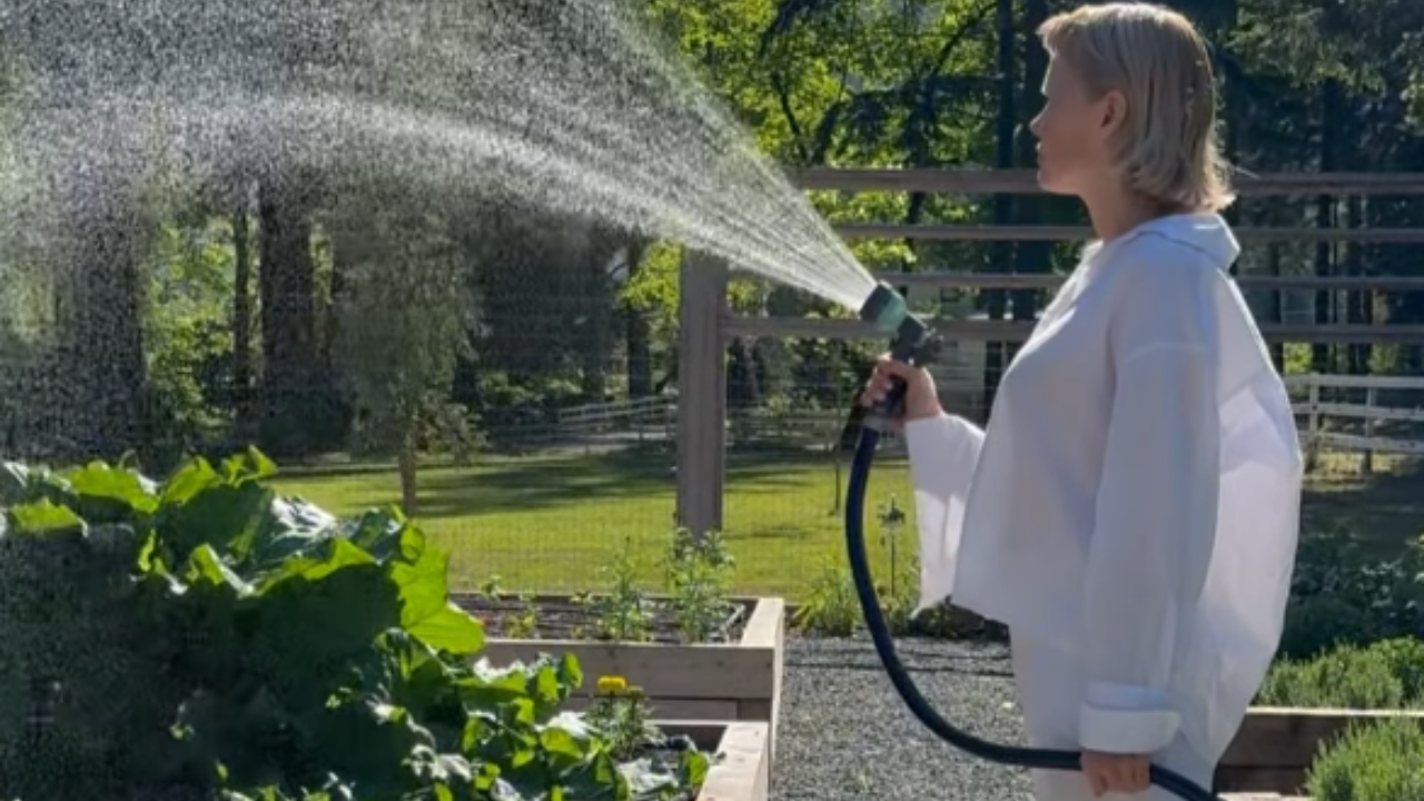 Anderson turns garden harvests into food and beauty<br>