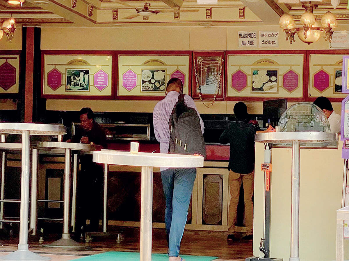 'Hangry' customers, employees all over - Vimarsana News