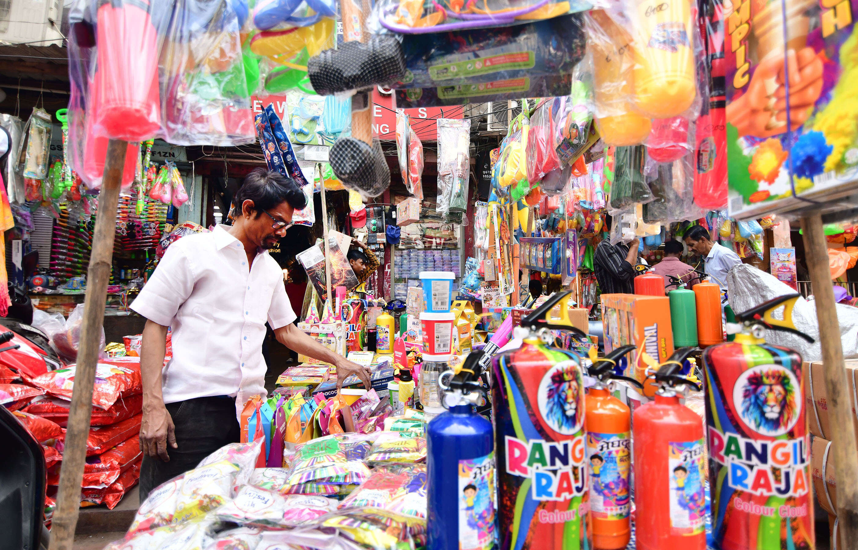 258ae5cf-ecb6-4651-a148-fc2fb0fce6a4_25-02-26_Guwahati-_Holi_Market_7.jpg