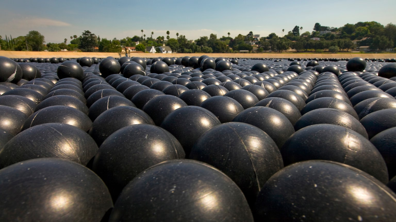 How 96 million shade balls helped Los Angeles save reservoir water<br>