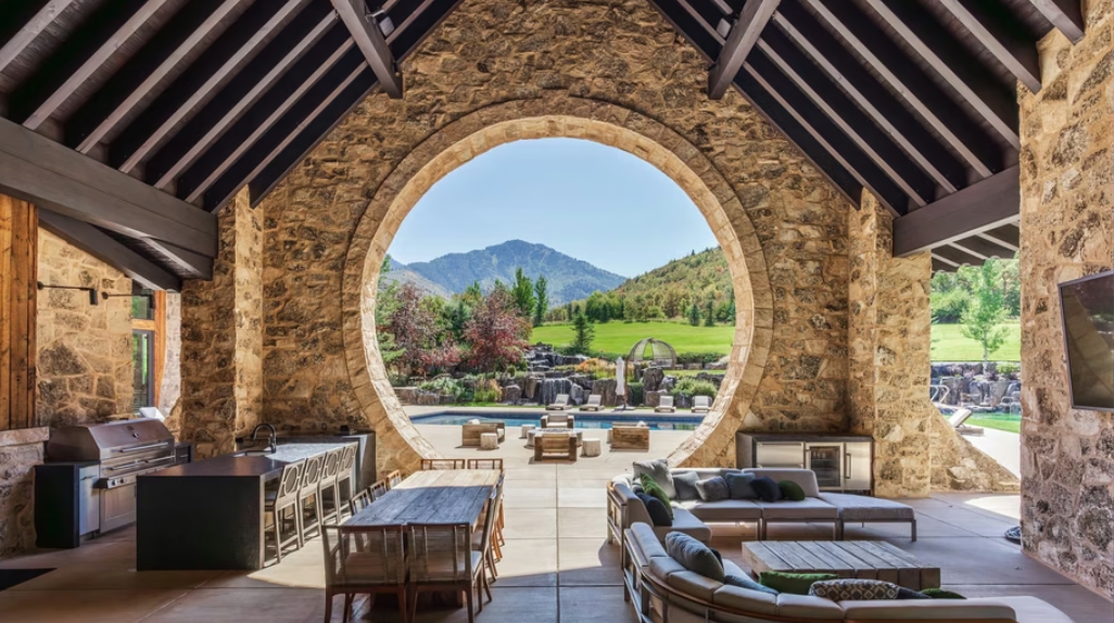 The property has an outdoor kitchen and covered areas for dining and relaxing. (Photo: Realtor)