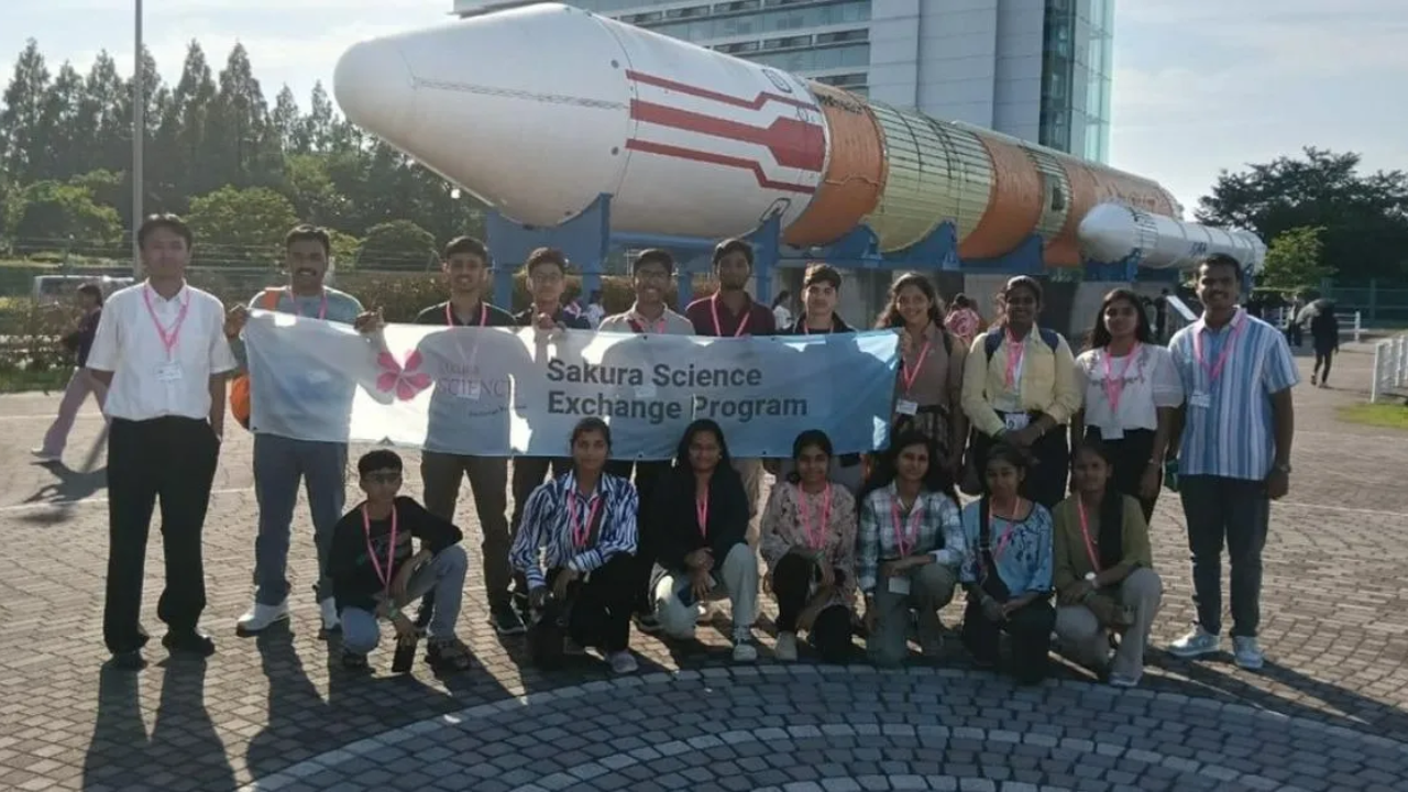 Pooja Pal with other young innovators in Japan (Photo: BBC Hindi)