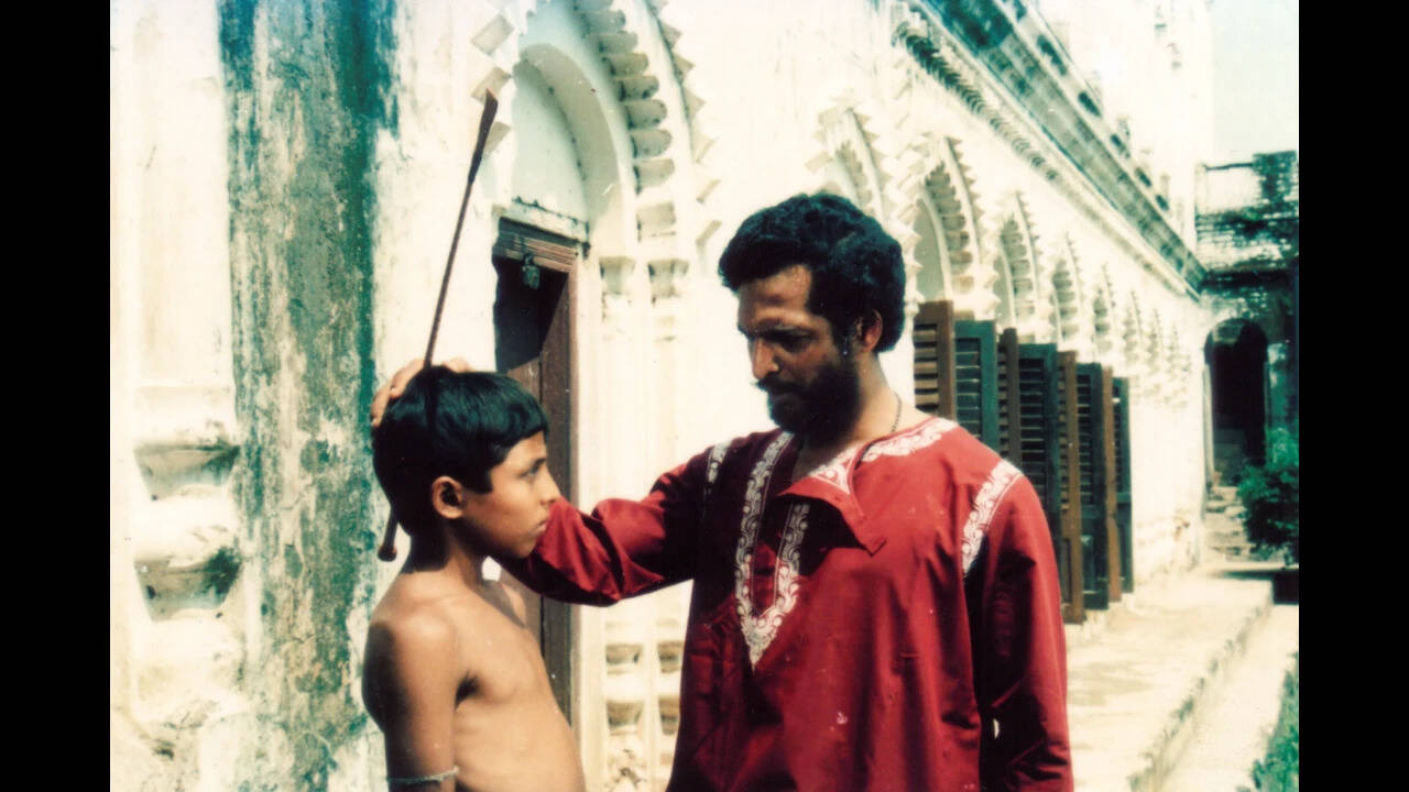 Nana Patekar while shooting Tapan Sinha's 'Aaj Ka Robinhood' In Kolkata