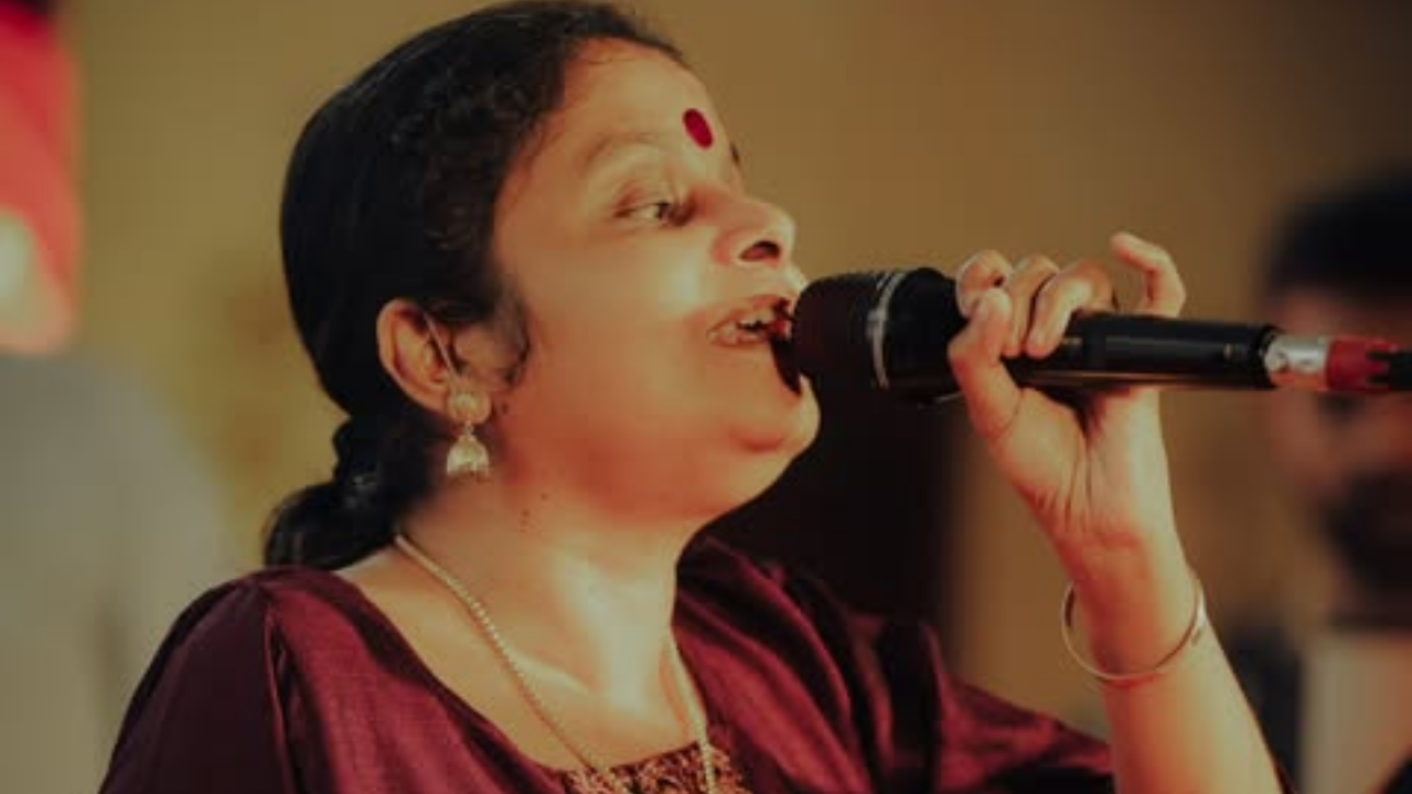 Vaikom Vijayalakshmi received the National Award for Best Female Playback Singer for ‘Angu Vaana Konilu’