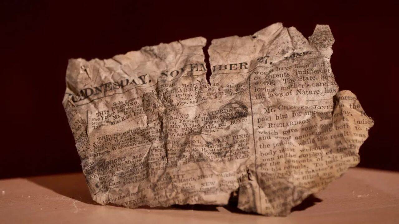 Old newspaper pages and other items were found at Buckingham Palace<br>