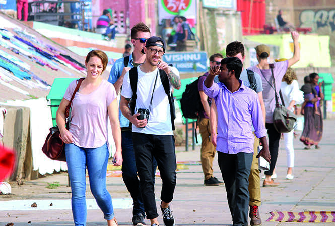 A foreign tourist seek help from a localite who guides him with the best locations to capture on his camera lens (BCCL/ Arvind Kumar)