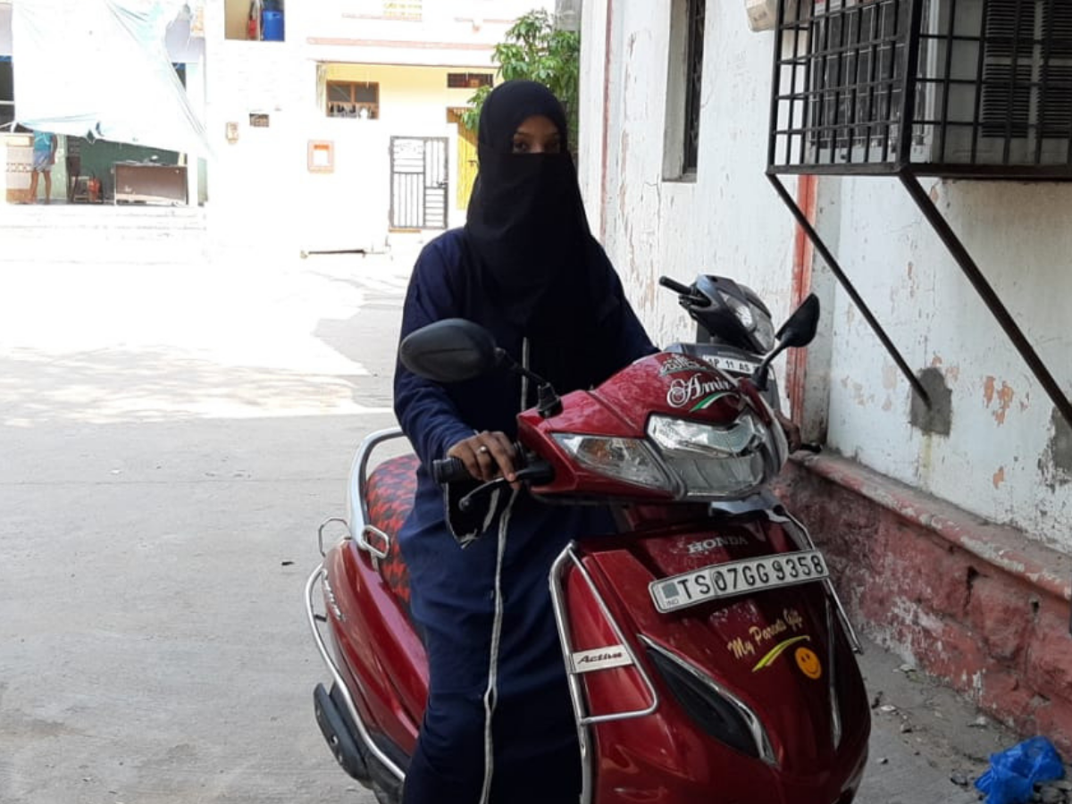 Girls on sale driving scooty