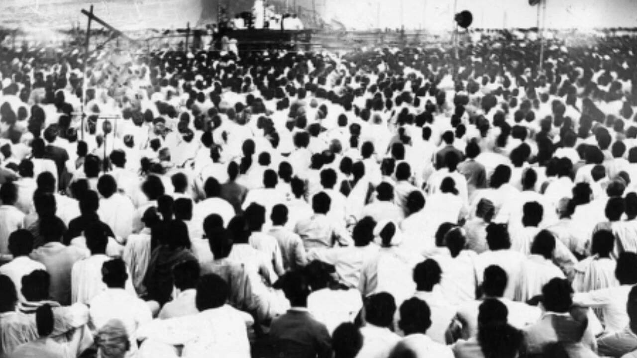 Mahatma Gandhi's speech at Tilak Ghat (Photo credit: Facebook/@Madras local history group)