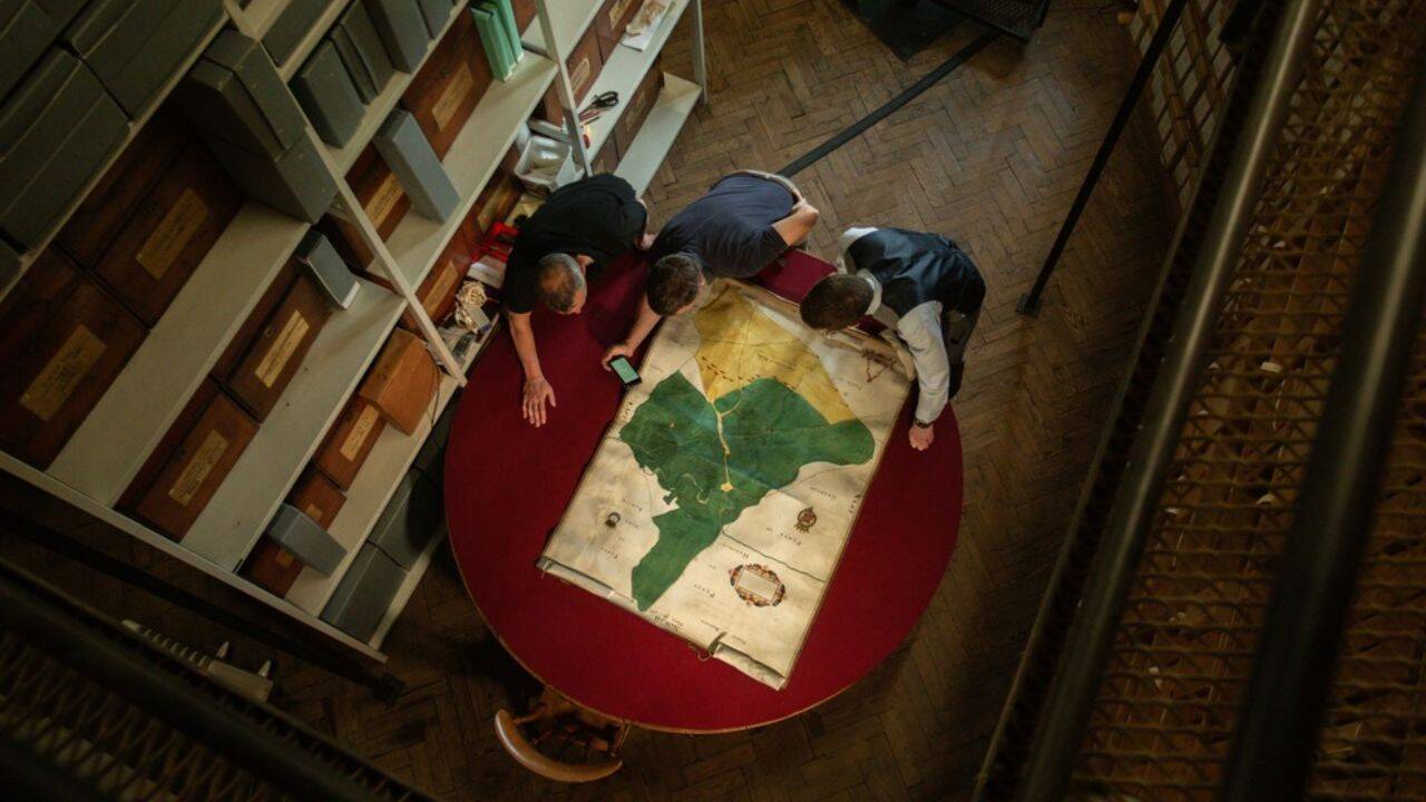 How did centuries-old maps help restore a lost mile of river in England