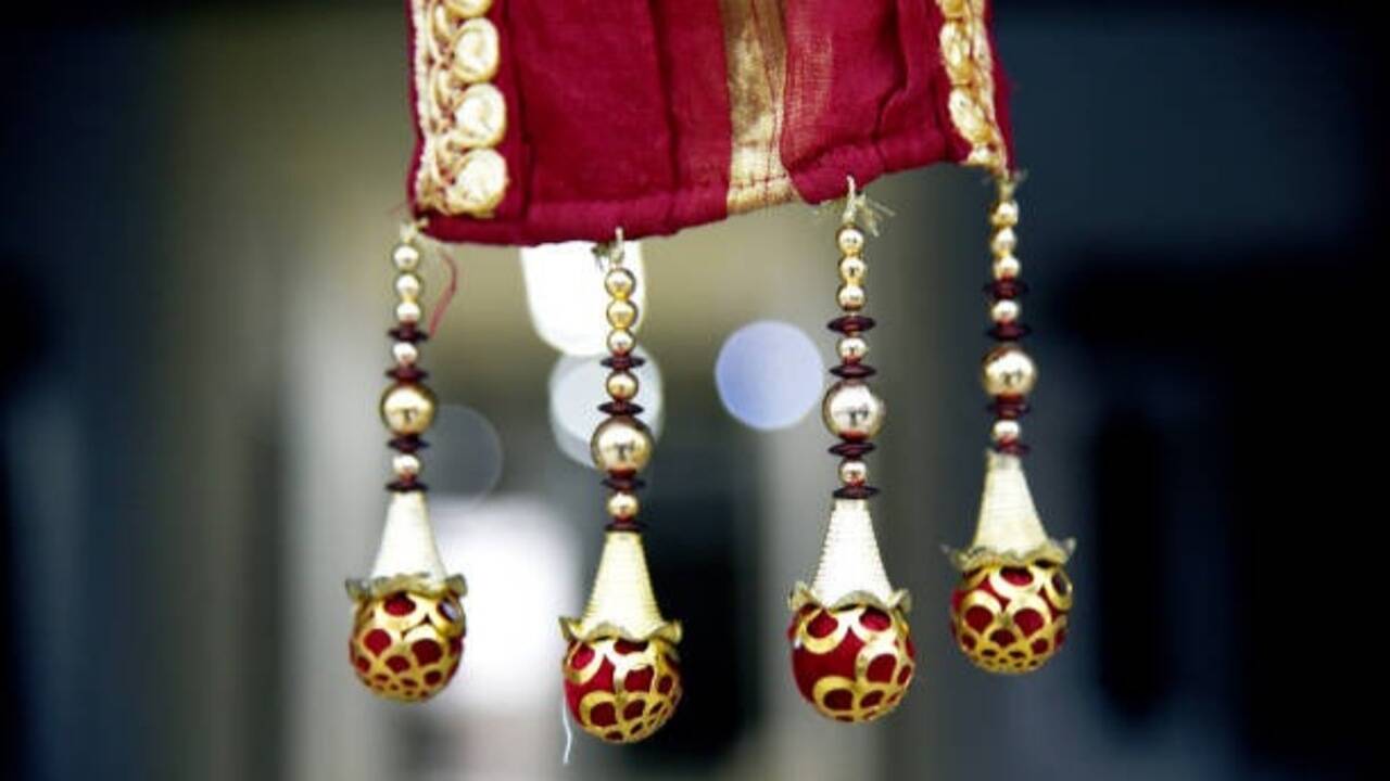 old dupatta into beautiful home décor<br>