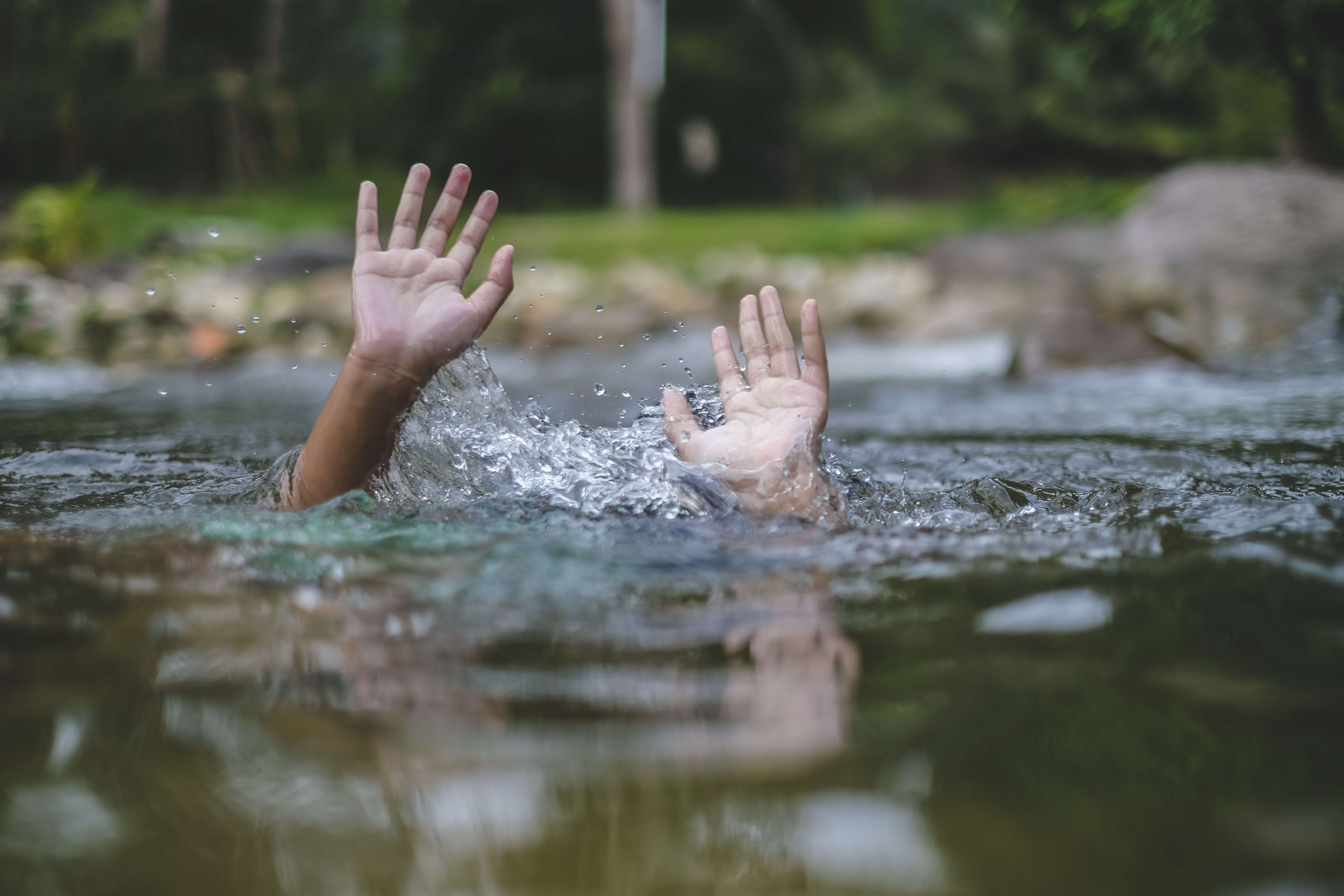 ​<strong>Woman sees child drowning, jumps into river and saves two live</strong>​