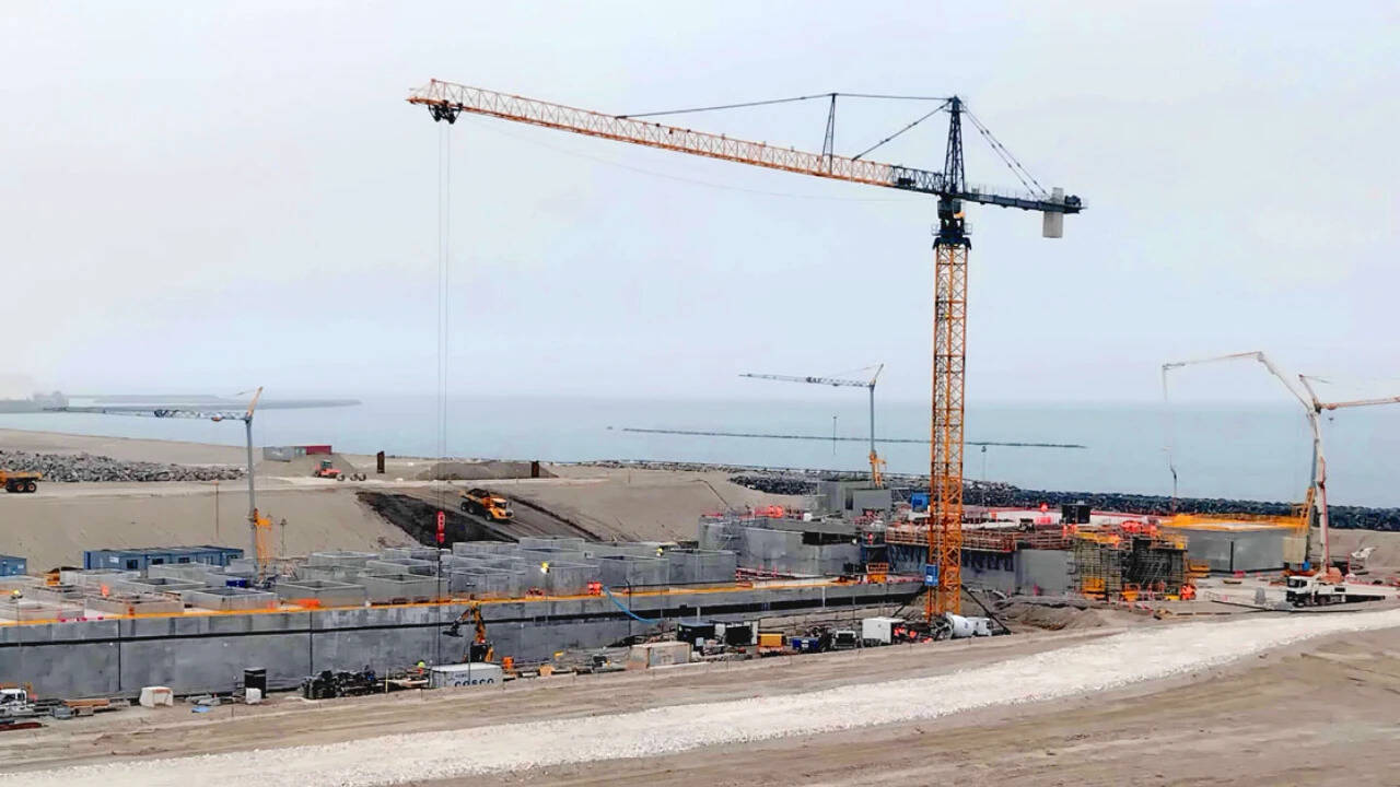A 712-foot concrete box weighing 81,000 tons was lowered onto the ...