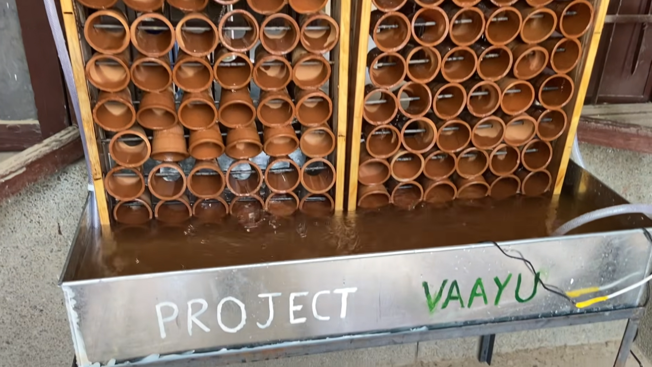 Project Vaayu uses upcycled kulhads and evaporative cooling to lower classroom temperatures.<br>