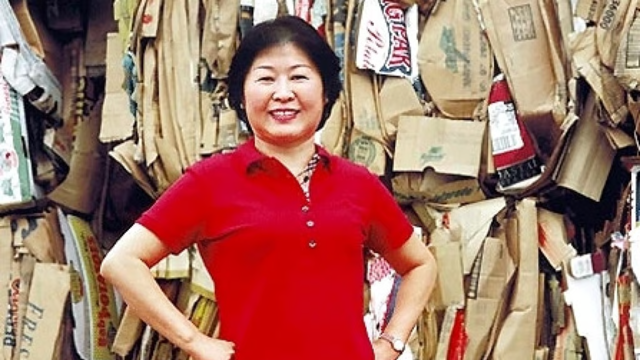 Zhang appeared at the top of China's Hurun Rich List in 2006.