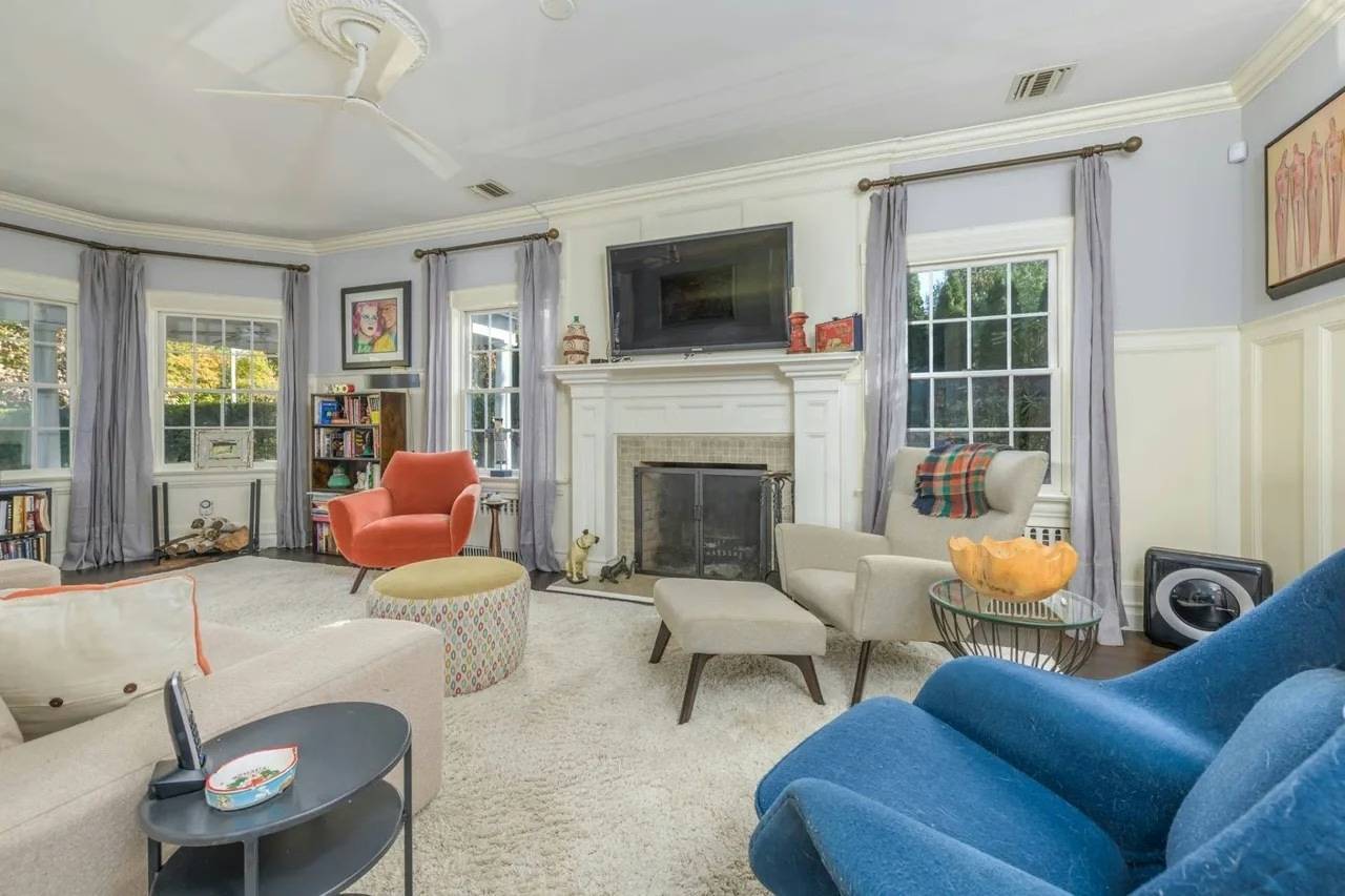 ​The Hamptons home also features a separate guesthouse with a kitchen, bedroom, bathroom and loft space.