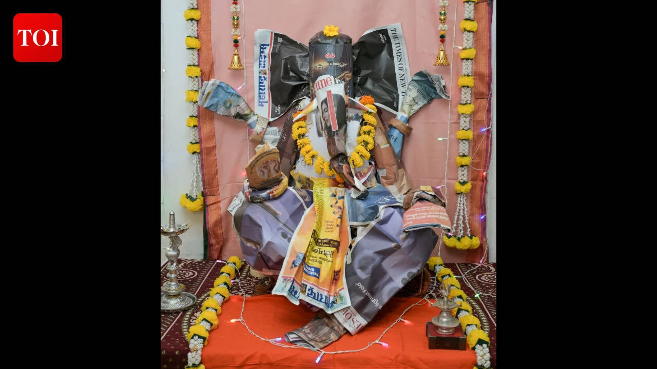 Mukund Datar Newspaper Ganpati (6)