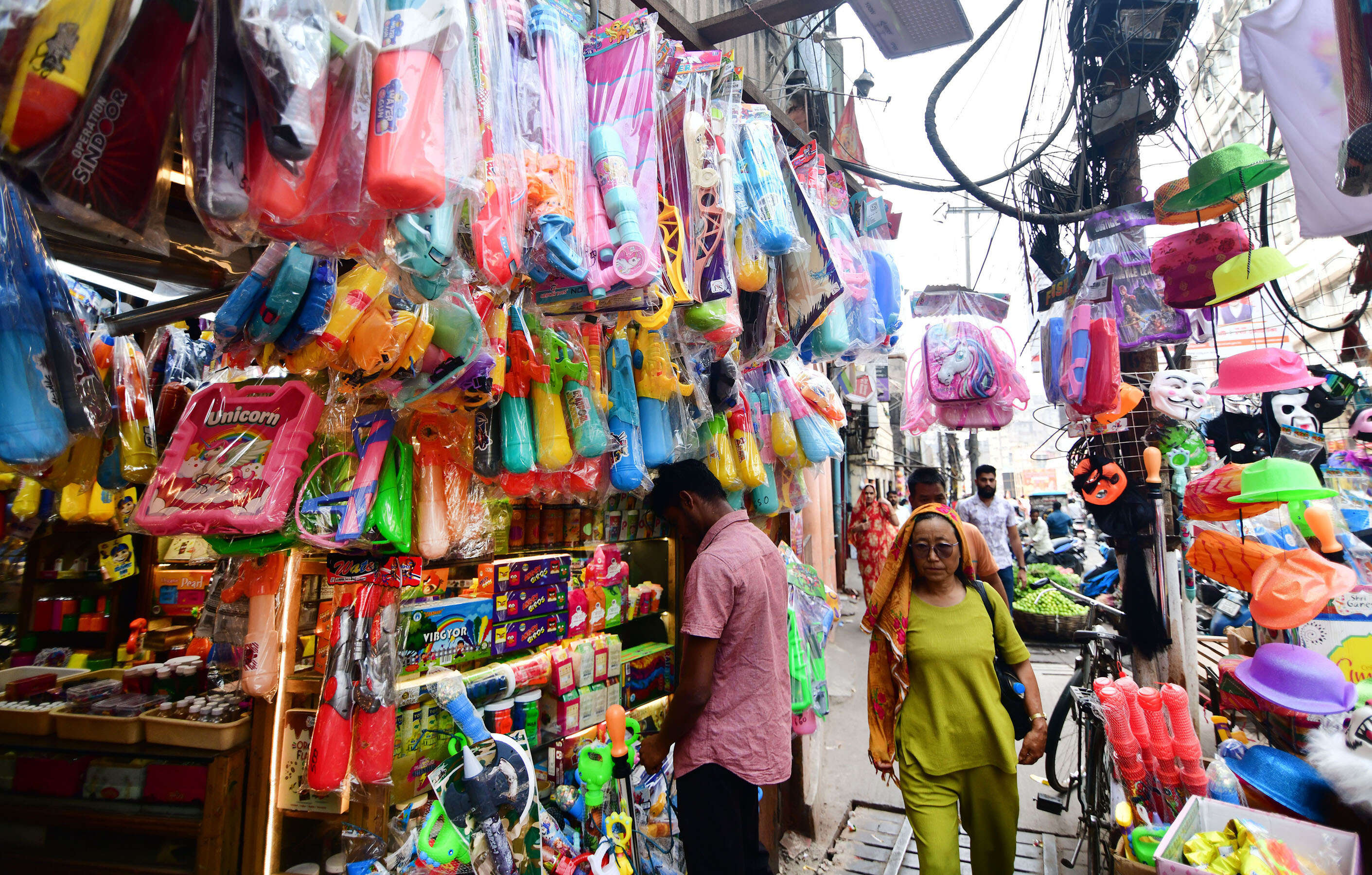 9f6775fe-8f53-4770-b2ac-4698829d30f7_25-02-26_Guwahati-_Holi_Market_10.jpg