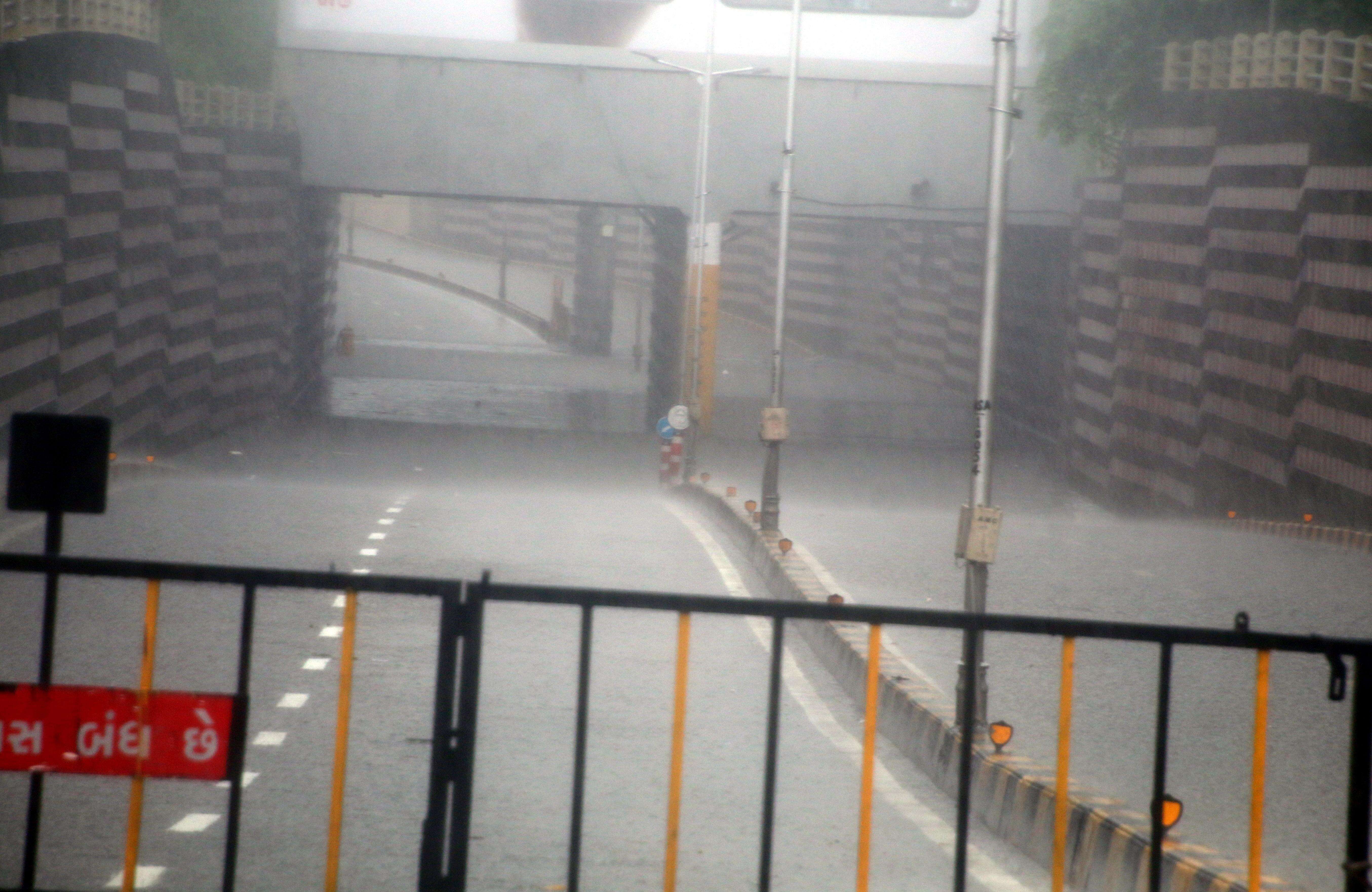 Akhbarnagar_Underpass_01.jpg