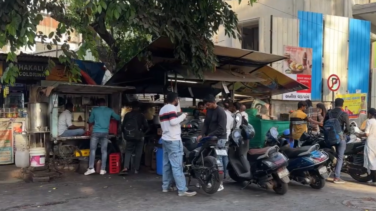 Currently, the vada pav is priced at ₹25 there.