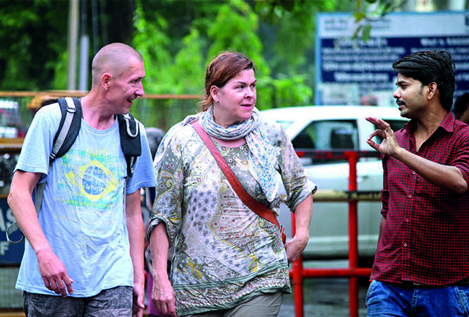 Foreign tourists, exploring the campus of Banaras Hindu University, are being guided by a localite (BCCL/ Arvind Kumar)