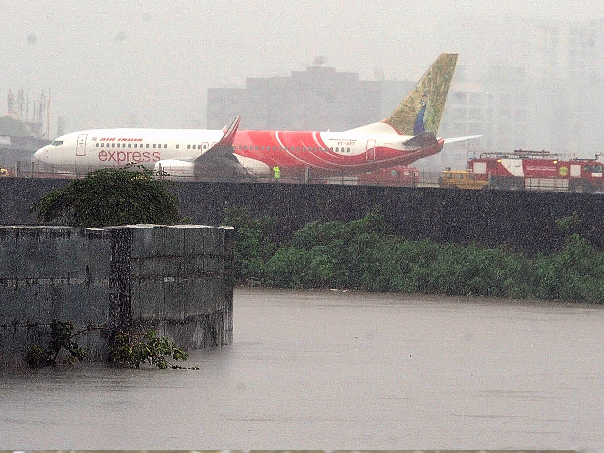 Mumbai Rains: 2,000 Stranded Rail Passengers Rescued, Roads Remain ...