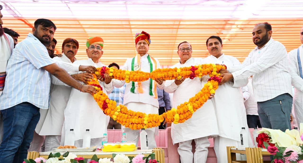 Addressing a Panchayati Raj election conference in Nal village of Bikaner district on Tuesday, former Rajasthan Chief Minister Shri Ashok Gehlot called upon party leaders and workers to work unite ( (4).jpeg