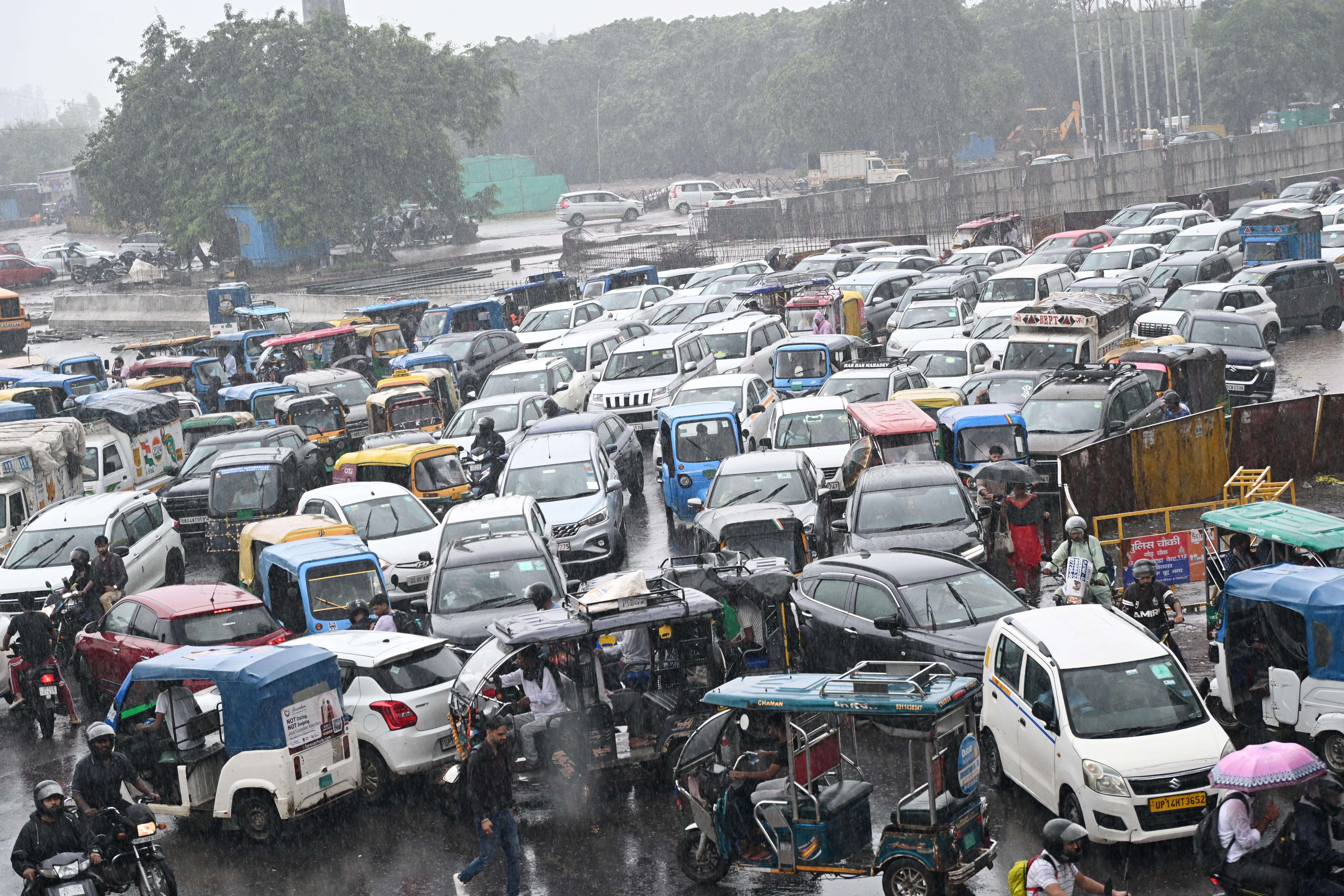 7Traffic jam after the rain 1.jpg